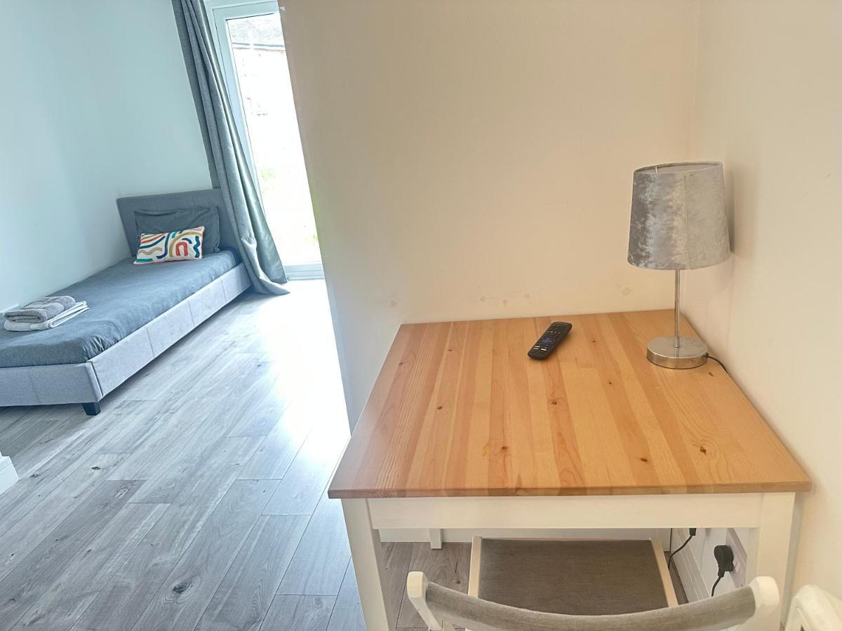 Flat 03 Studio Flat Near Aylesbury Station Free Parking Esterno foto